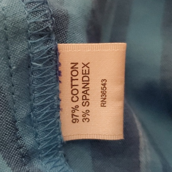 Woman's Van Heusen Studio Button Up Blouse Size Large - Picture 9 of 10